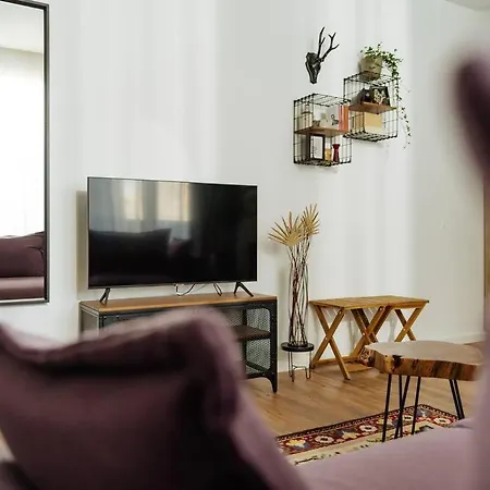 6 - New Building & Parking Bükreş