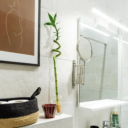 Apartment 6 - New Building & Parking *