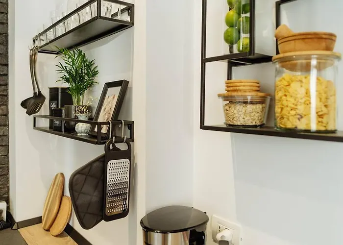 6 - New Building & Parking アパート